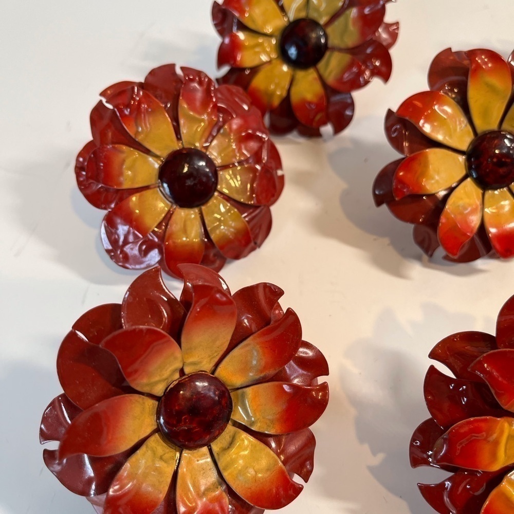 Vintage Enamel/Metal Flower Napkin Rings Set of 8 - Picture 4 of 10